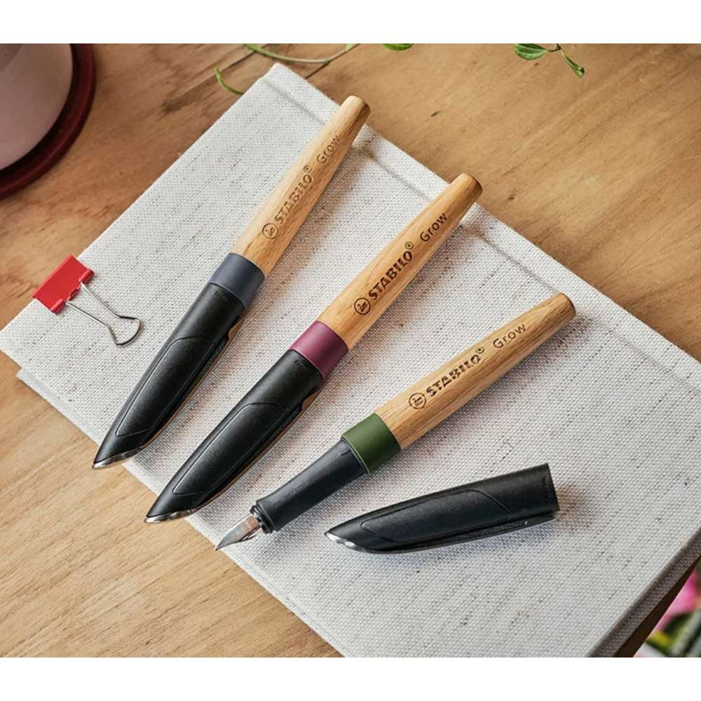 Stabilo Grow klimaneutraler Füller, blaubeerblau/Buche
